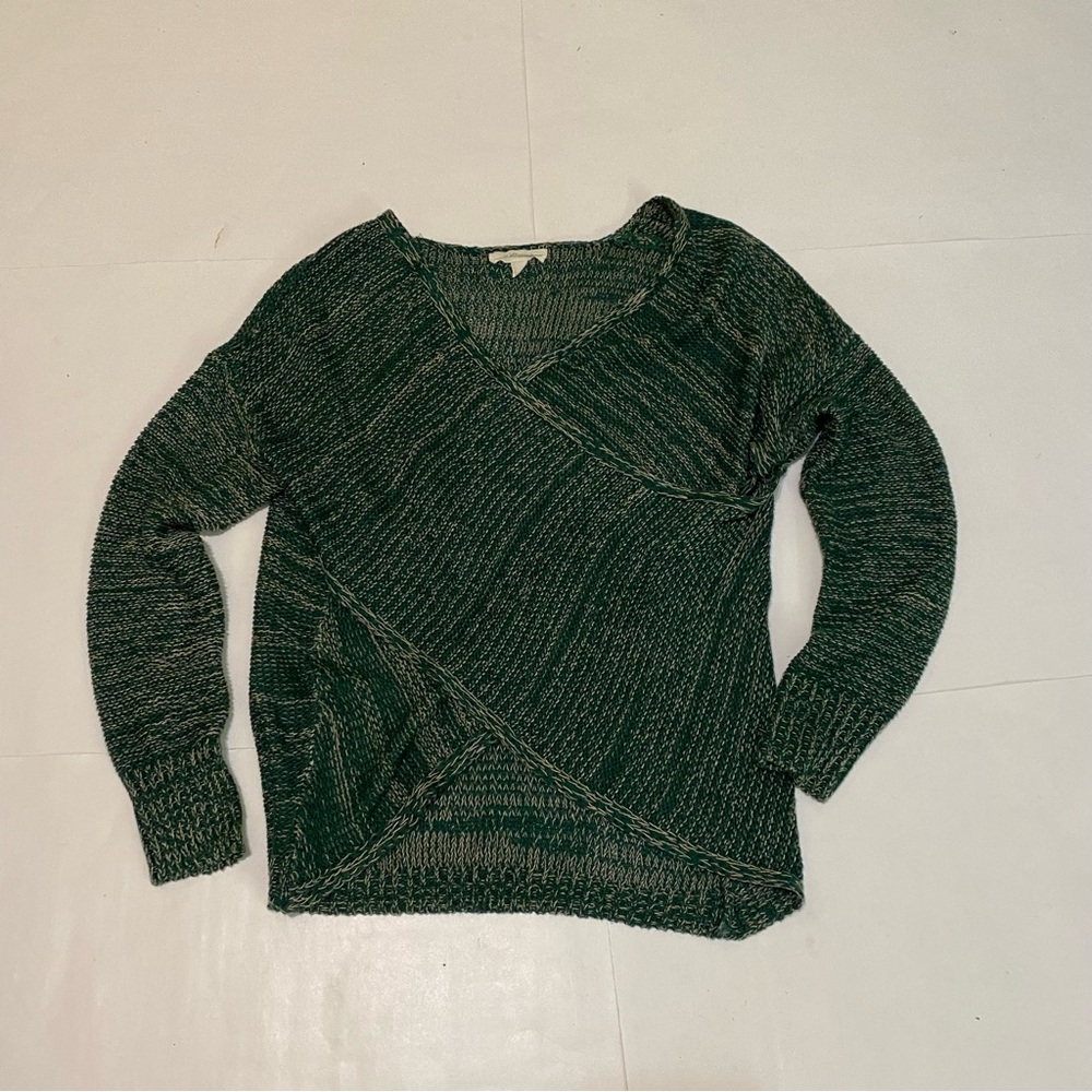 ⭐️Onetheland sweater size small